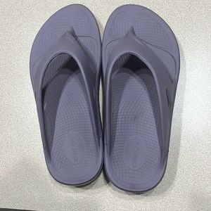 Oofos EU size 40 women 8.5-9